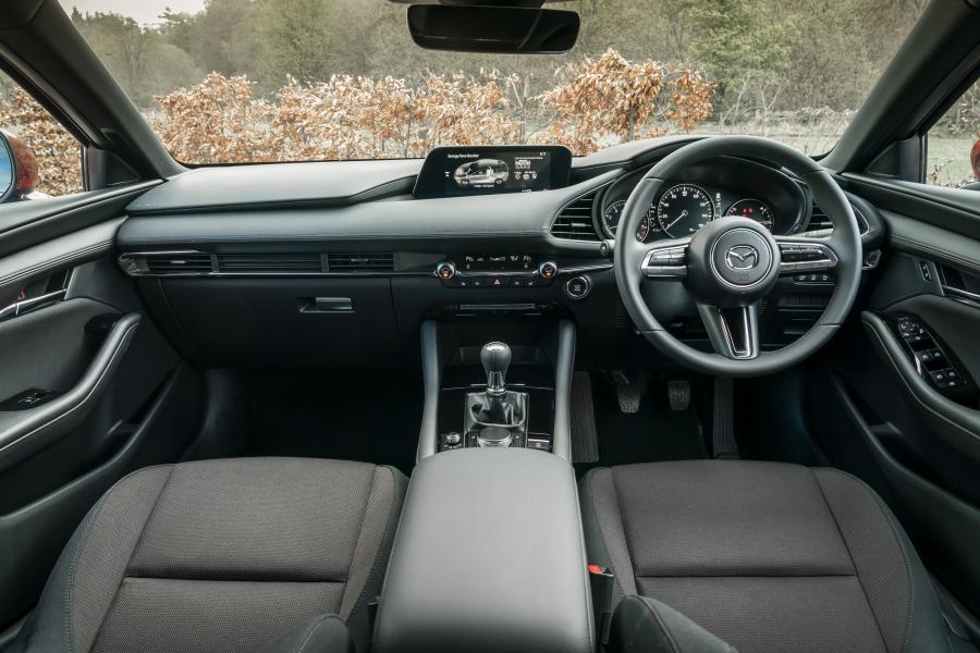 Торпедо Mazda3 Skyactiv-G Sport Lux Hatchback 2019 года  (UK) (фото 75 из 91)